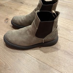 Men’s Ugg Chelsea boots size 9